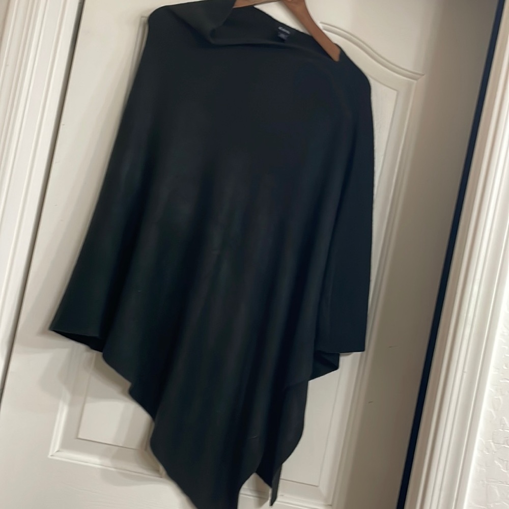 Modena Woman’s Black Shawl Wrap